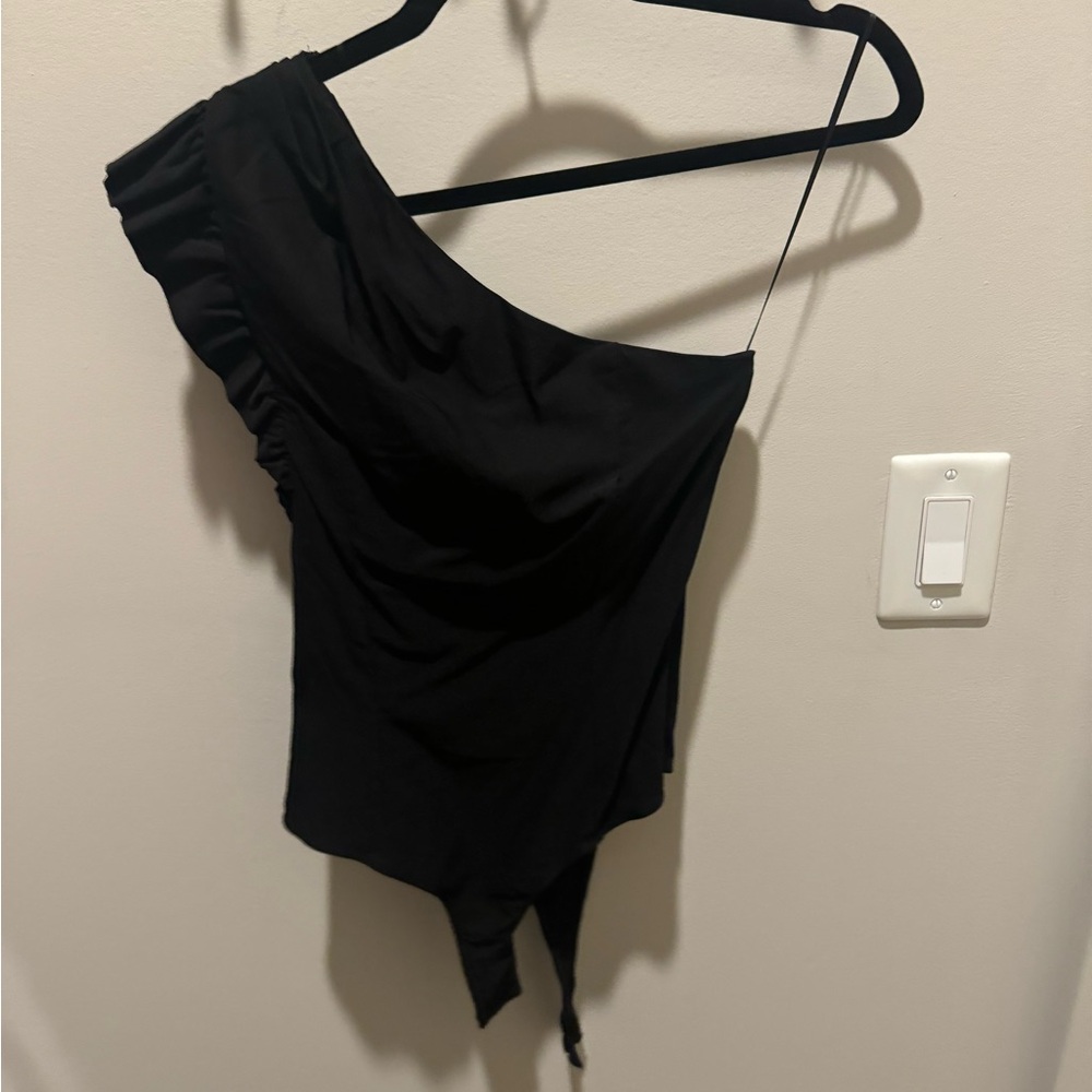 NWOT! ASTR the Label black one shoulder bodysuit - M